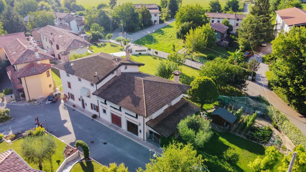 Вилла Tal Borc San Vito al Torre Экстерьер фото